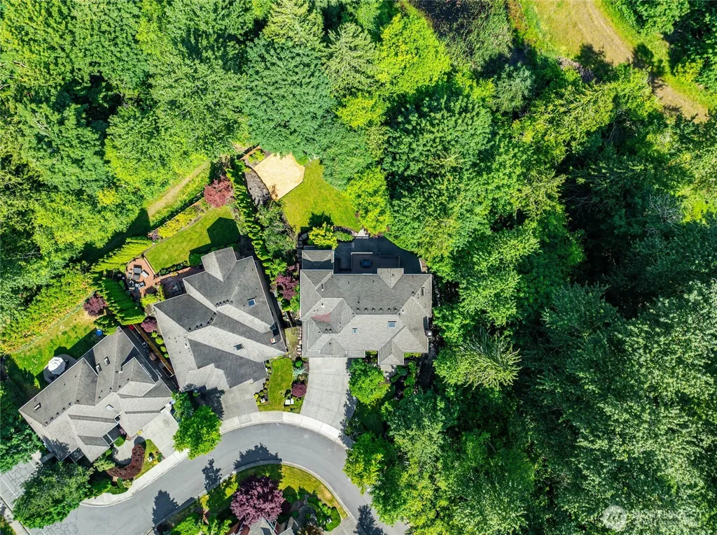 25720 NE 4th Place Sammamish WA 98074