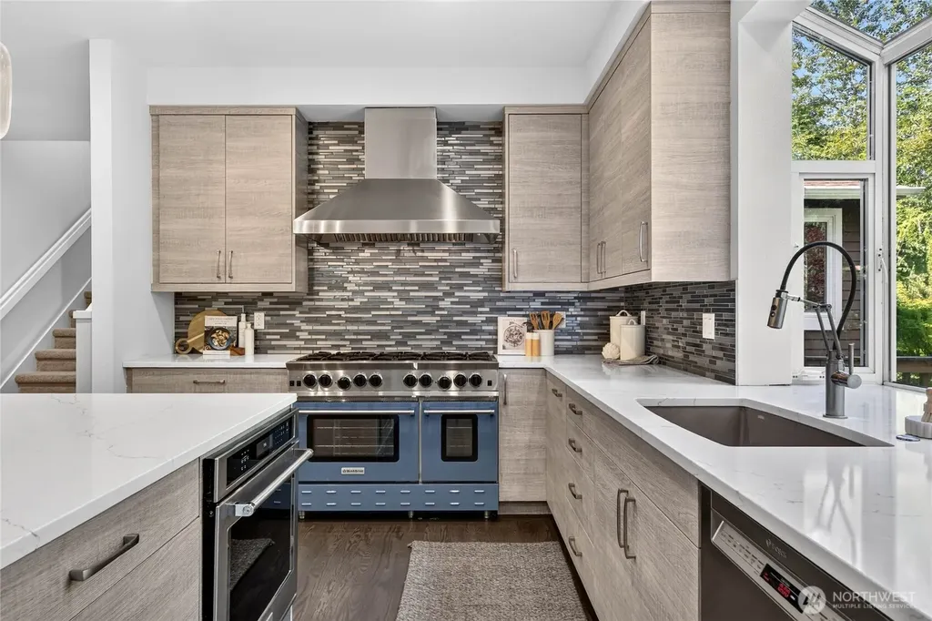 25720 NE 4th Place Sammamish WA 98074