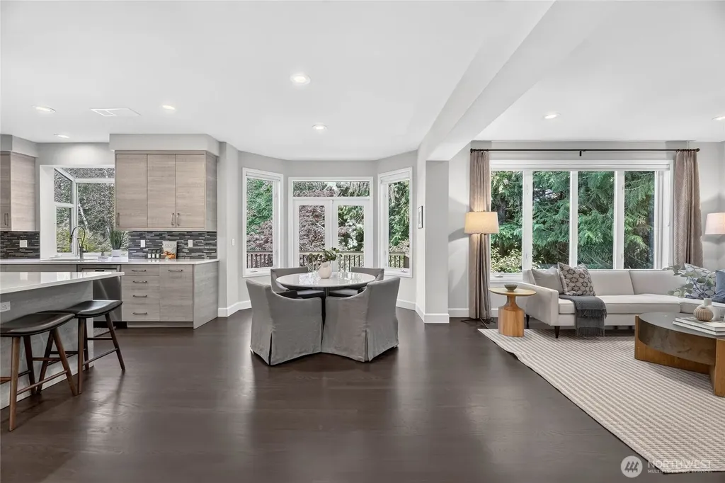25720 NE 4th Place Sammamish WA 98074