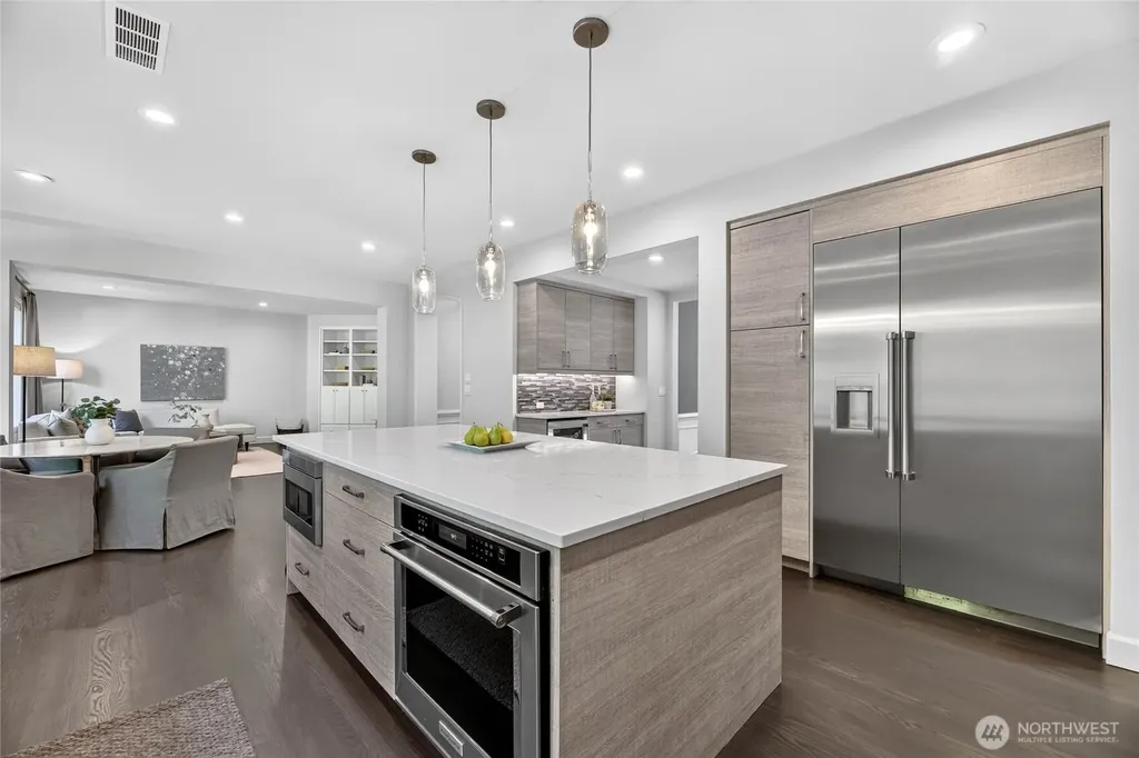 25720 NE 4th Place Sammamish WA 98074