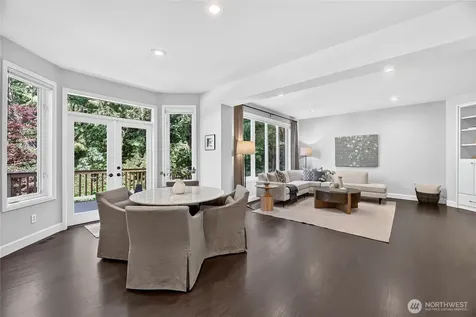 25720 NE 4th Place Sammamish WA 98074