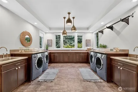 25720 NE 4th Place Sammamish WA 98074