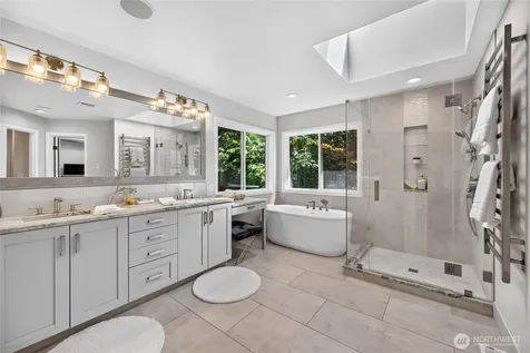 25720 NE 4th Place Sammamish WA 98074