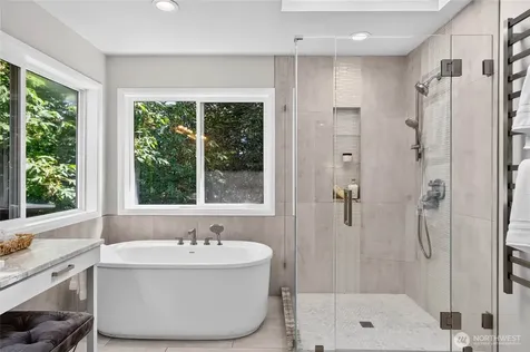 25720 NE 4th Place Sammamish WA 98074
