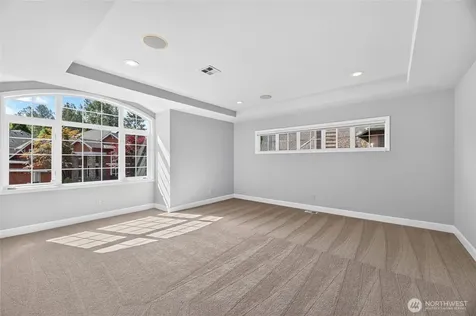 25720 NE 4th Place Sammamish WA 98074