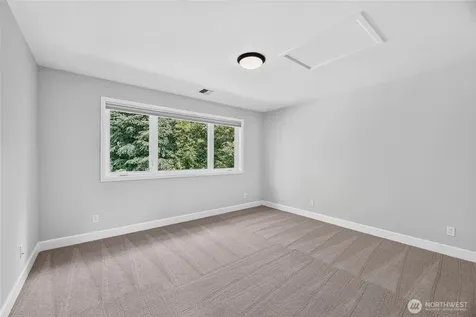 25720 NE 4th Place Sammamish WA 98074