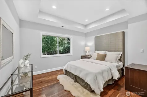 25720 NE 4th Place Sammamish WA 98074