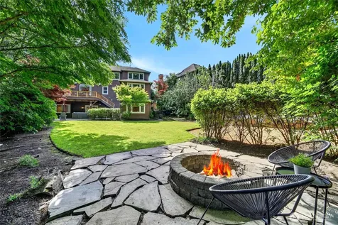 25720 NE 4th Place Sammamish WA 98074
