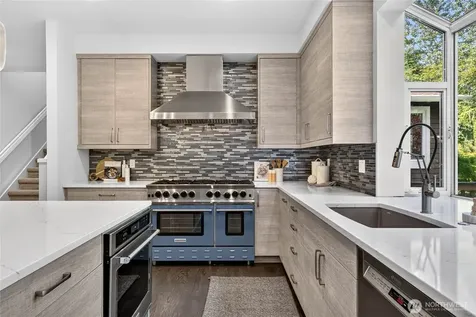 25720 NE 4th Place Sammamish WA 98074