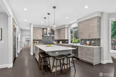 25720 NE 4th Place Sammamish WA 98074