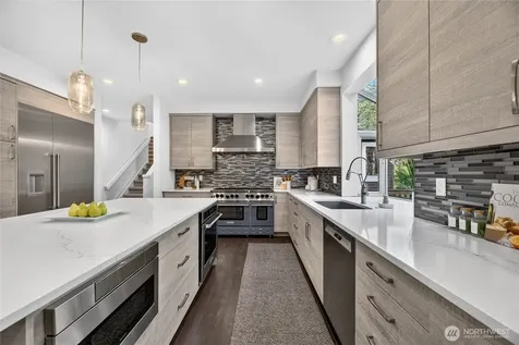 25720 NE 4th Place Sammamish WA 98074