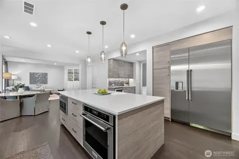 25720 NE 4th Place Sammamish WA 98074
