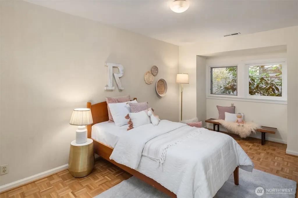 3925 NE Surber Drive Seattle WA 98105