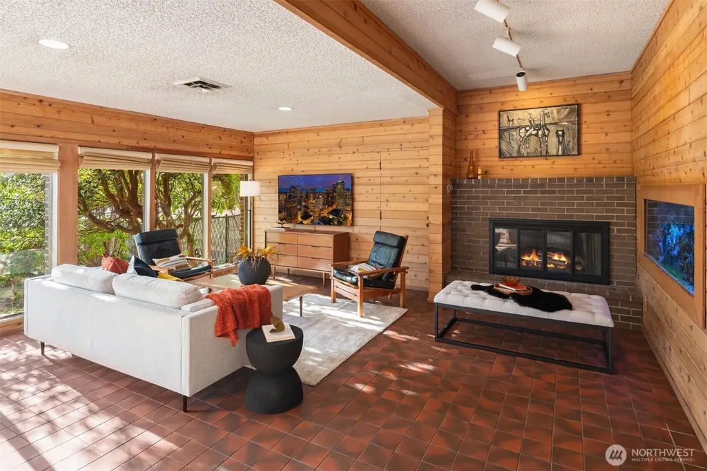 3925 NE Surber Drive Seattle WA 98105