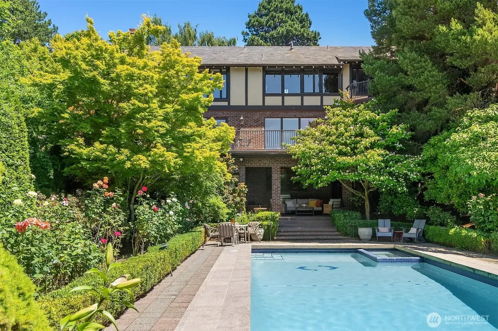 3925 NE Surber Drive Seattle WA 98105