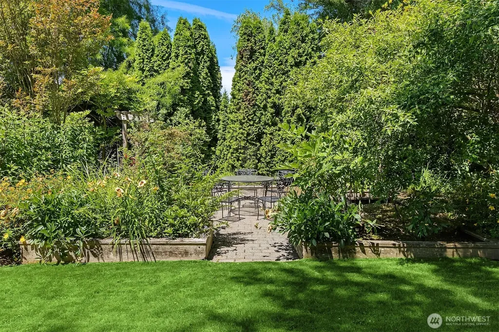 3925 NE Surber Drive Seattle WA 98105