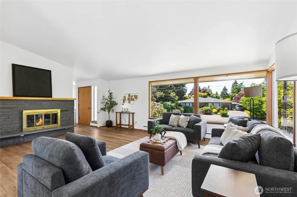 15724 13th Avenue SW Burien WA 98166