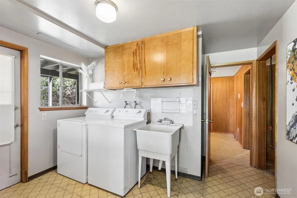 15724 13th Avenue SW Burien WA 98166