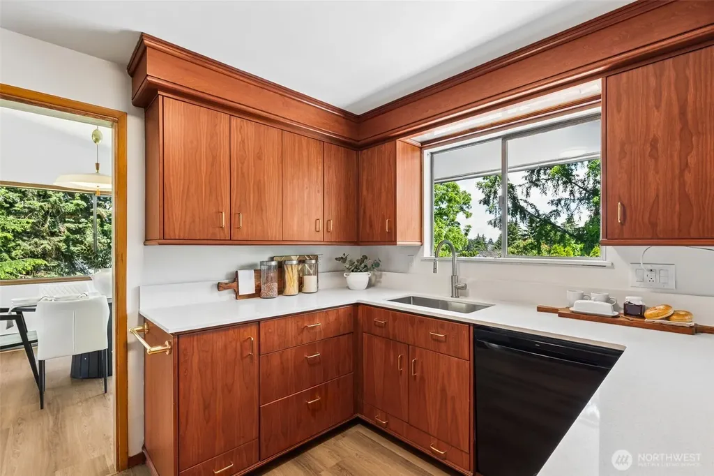 15724 13th Avenue SW Burien WA 98166