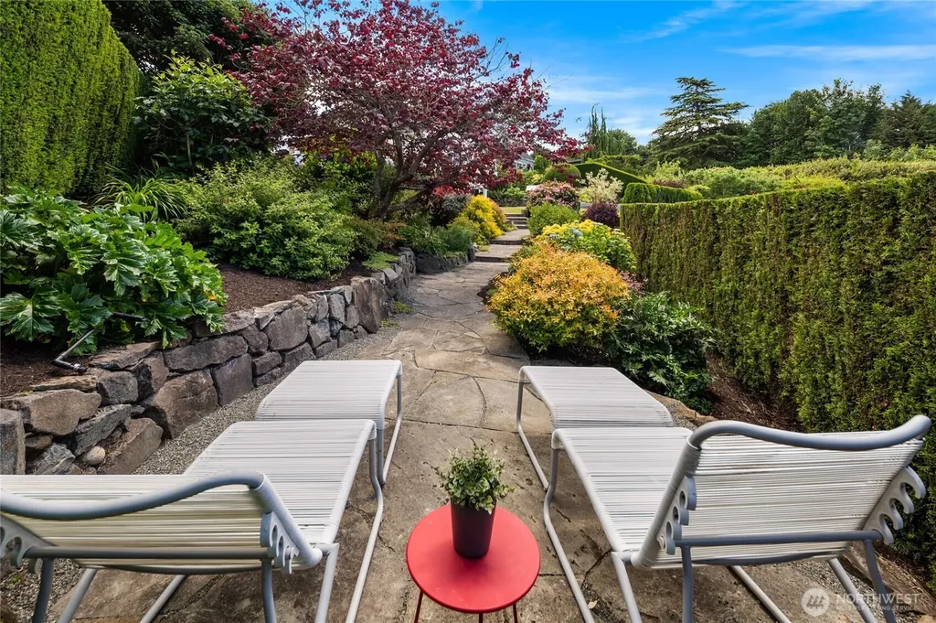 1560 NW Woodbine Way Seattle WA 98177