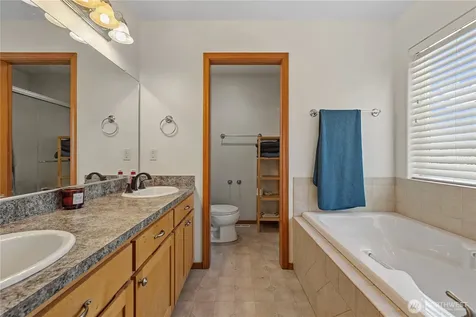 1702 SW Ulysses Street Oak Harbor WA 98277