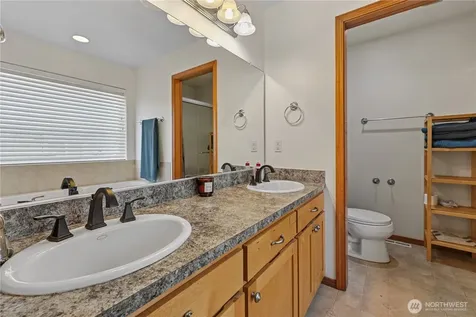 1702 SW Ulysses Street Oak Harbor WA 98277