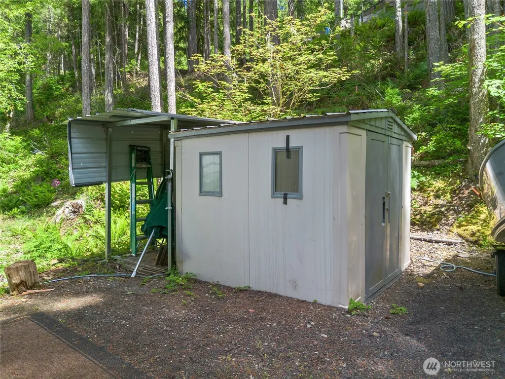 290 N Dow Creek Drive Hoodsport WA 98548