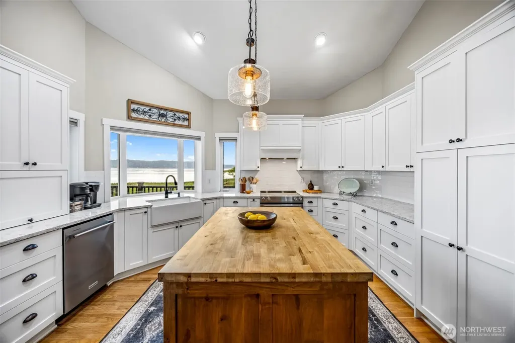 6591 NE North Shore Road Belfair WA 98528