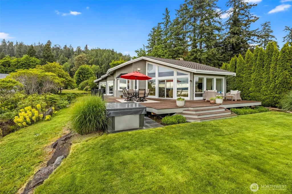6591 NE North Shore Road Belfair WA 98528