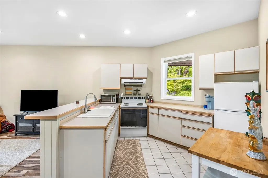 6591 NE North Shore Road Belfair WA 98528