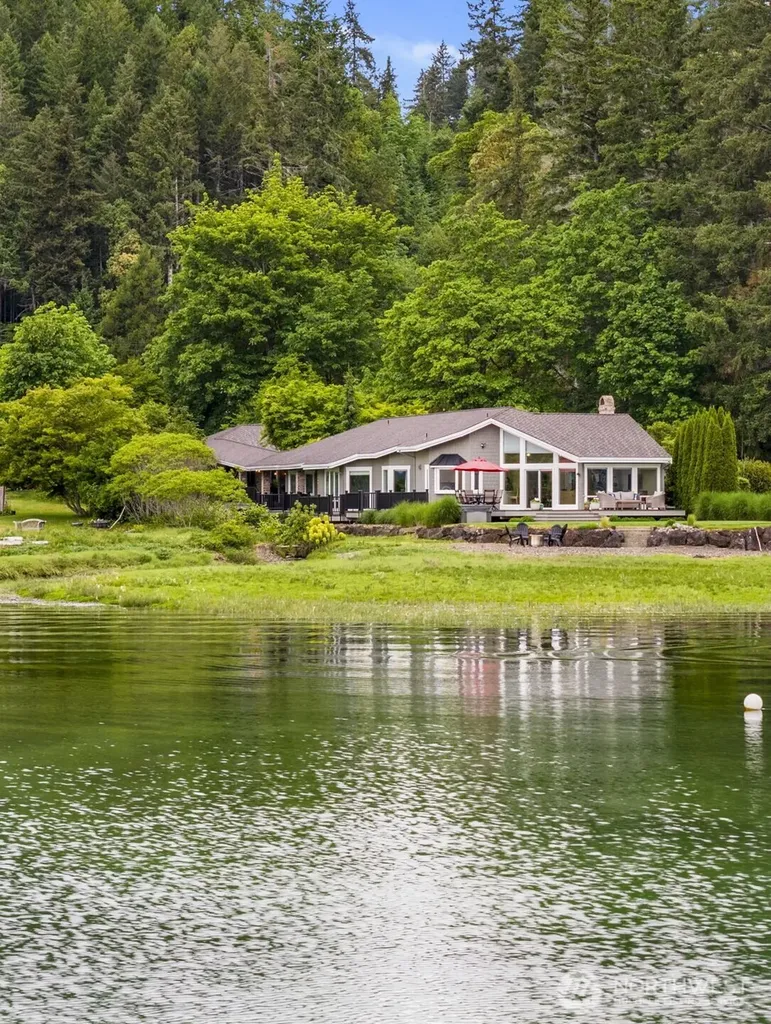 6591 NE North Shore Road Belfair WA 98528