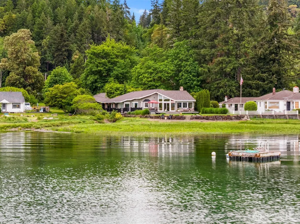 6591 NE North Shore Road Belfair WA 98528