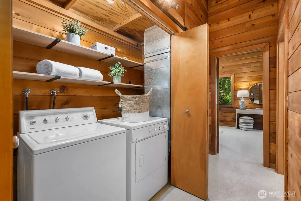 6565 NE Island Center Road Bainbridge Island WA 98110