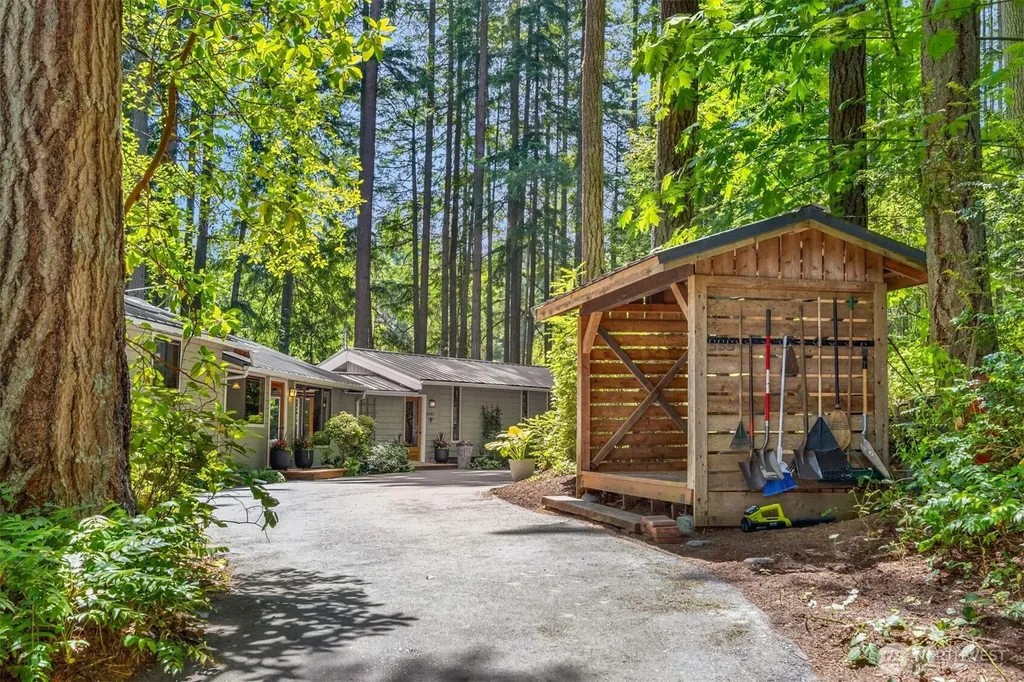 6565 NE Island Center Road Bainbridge Island WA 98110