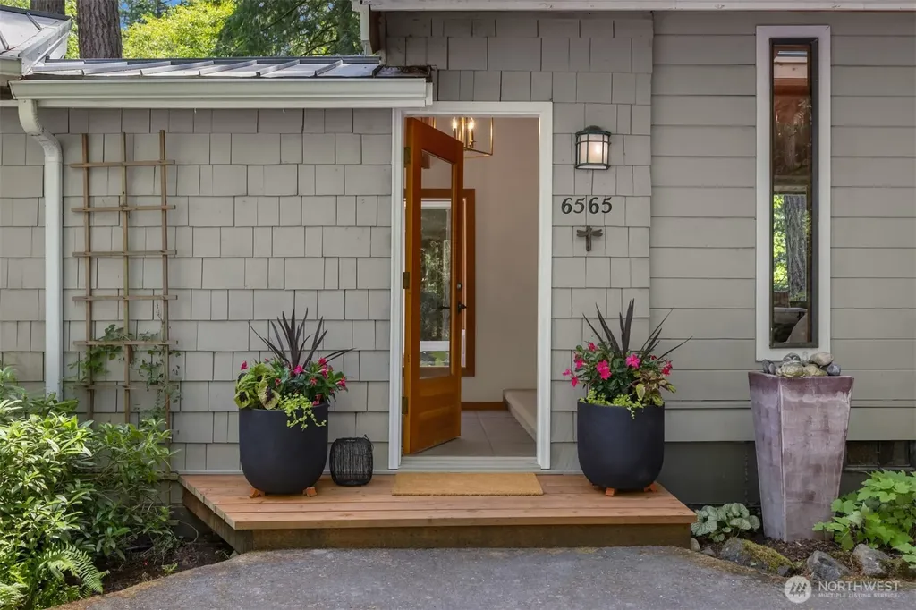 6565 NE Island Center Road Bainbridge Island WA 98110