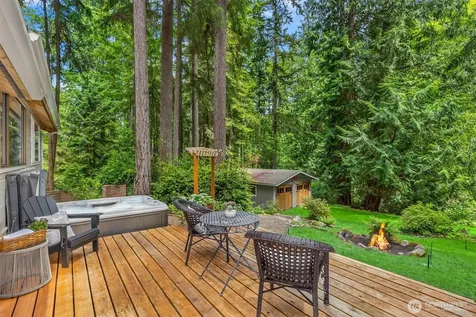 6565 NE Island Center Road Bainbridge Island WA 98110