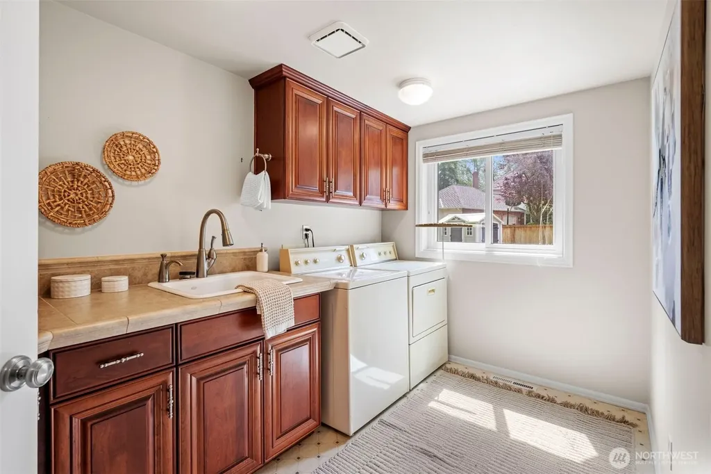 320 210th Court SE Sammamish WA 98074