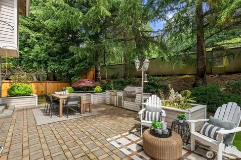 320 210th Court SE Sammamish WA 98074