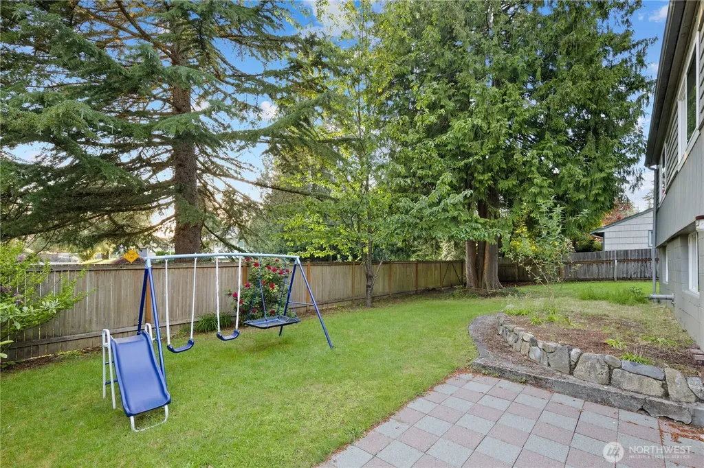 16518 Stone Ave N Shoreline WA 98133