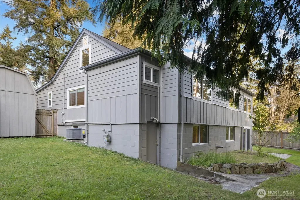 16518 Stone Ave N Shoreline WA 98133