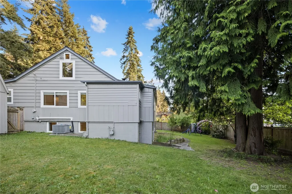 16518 Stone Ave N Shoreline WA 98133