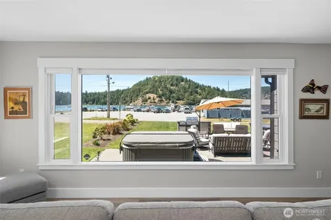 213 Cornet Bay Road Oak Harbor WA 98277