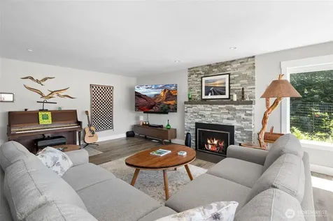 213 Cornet Bay Road Oak Harbor WA 98277
