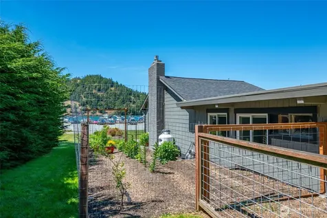 213 Cornet Bay Road Oak Harbor WA 98277