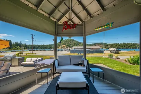 213 Cornet Bay Road Oak Harbor WA 98277