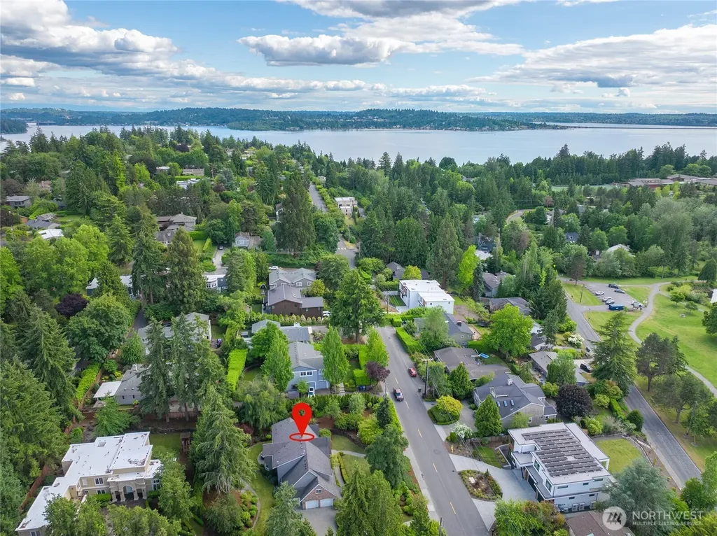 1032 84th Avenue NE Medina WA 98039