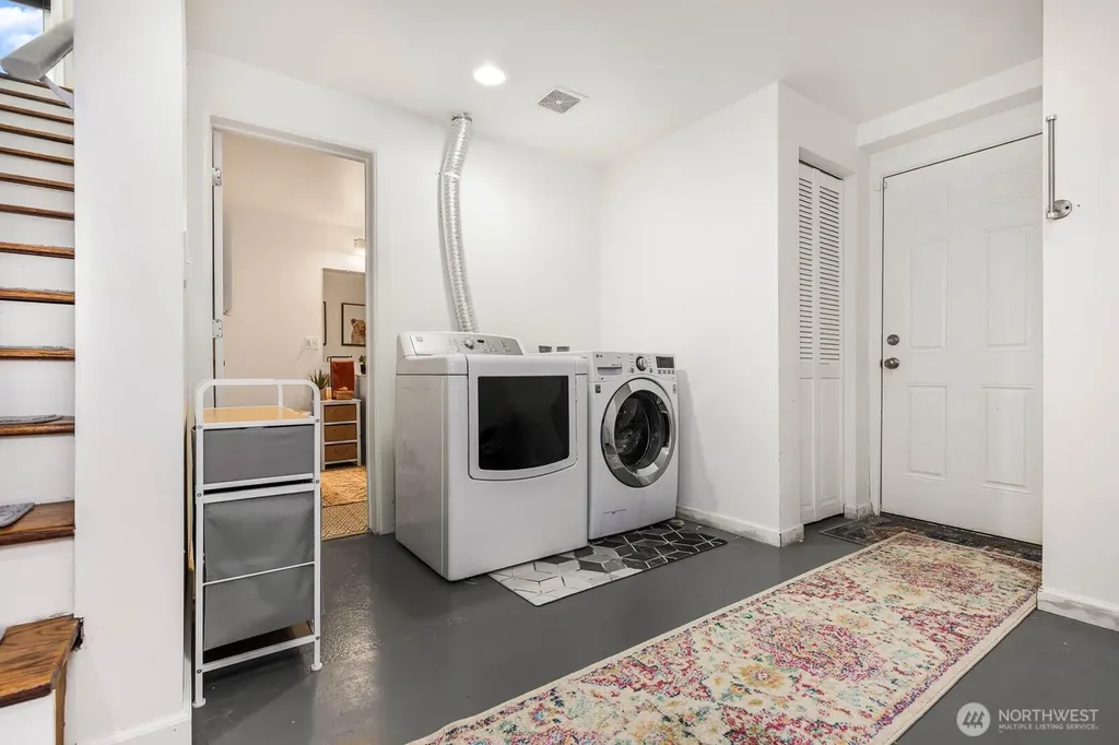 10038 59th Avenue S Seattle WA 98178