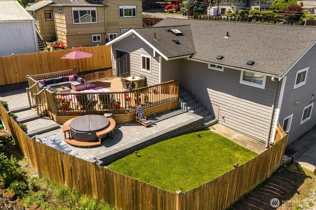 10038 59th Avenue S Seattle WA 98178