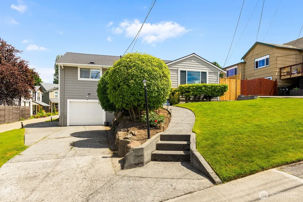 10038 59th Avenue S Seattle WA 98178