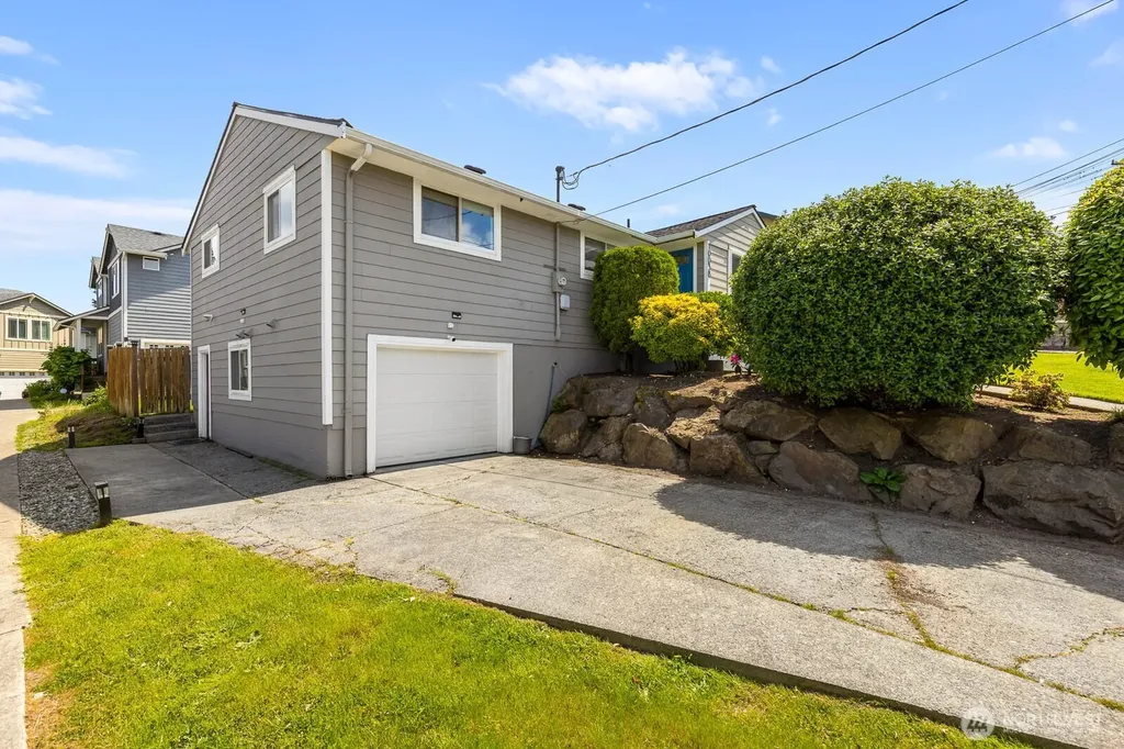 10038 59th Avenue S Seattle WA 98178